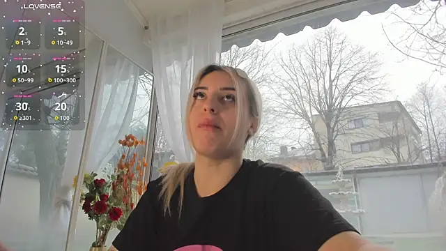 Snapshot of Ella_Vee chatting on 04/04/26, 04:55 Ella Vee online show from 04/04/26, 04:55