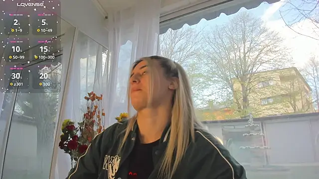 Snapshot of Ella_Vee chatting on 04/08/26, 05:29 Ella Vee online show from 04/08/26, 05:29