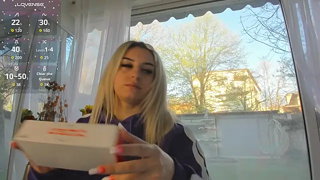 Snapshot of Ella_Vee chatting on 04/09/26, 04:56 Ella Vee online show from 04/09/26, 04:56