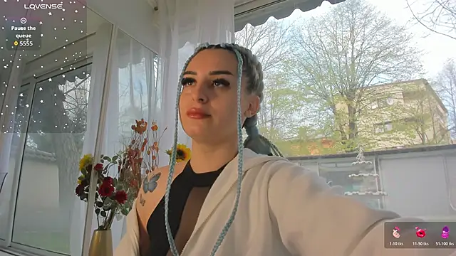 Snapshot of Ella_Vee chatting on 04/10/26, 04:39 Ella Vee online show from 04/10/26, 04:39