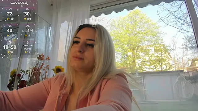 Snapshot of Ella_Vee chatting on 04/15/26, 05:47 Ella Vee online show from 04/15/26, 05:47