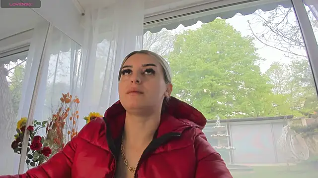 Snapshot of Ella_Vee chatting on 04/22/26, 05:43 Ella Vee online show from 04/22/26, 05:43