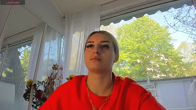 Snapshot of Ella_Vee chatting on 04/23/26, 05:19 Ella Vee online show from 04/23/26, 05:19