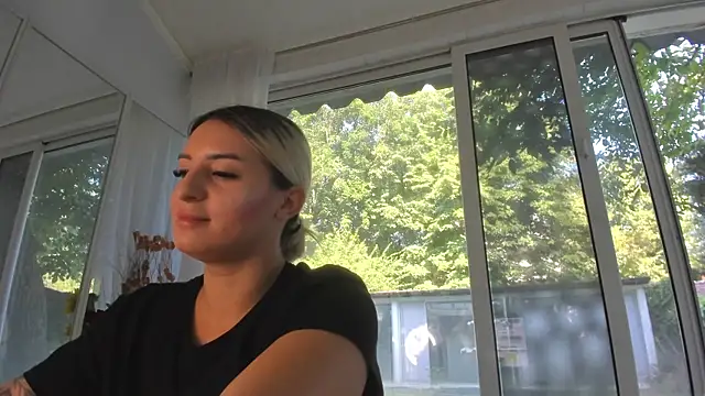 Snapshot of Ella_Vee chatting on 07/17/26, 06:31 Ella Vee online show from 07/17/26, 06:31