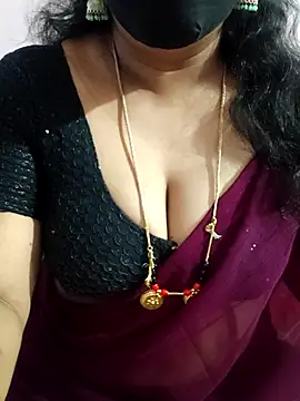 Snapshot of luci-queen chatting on 05/23/26, 07:29 luci-queen online show from 05/23/26, 07:29