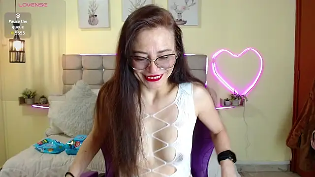 Snapshot of _naomi_s chatting on 06/15/26, 01:46 naomi s online show from 06/15/26, 01:46