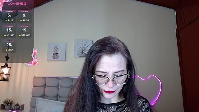 Snapshot of _naomi_s chatting on 06/23/26, 01:31 naomi s online show from 06/23/26, 01:31