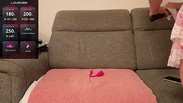 Snapshot of Lapetitefrenchie83 chatting on 04/28/26, 08:52 Lapetitefrenchie83 online show from 04/28/26, 08:52