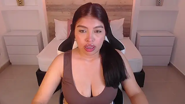 carriepink  online show from 09/17/25, 12:18