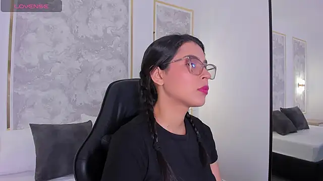 desireee  online show from 12/22/25, 05:32