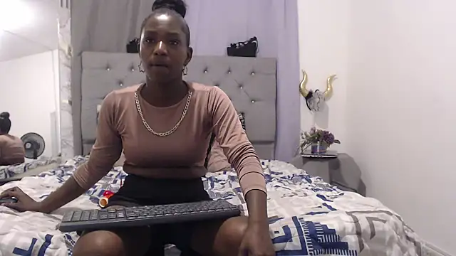 Snapshot of KarolLewys chatting on 11/29/25, 01:25 KarolLewys online show from 11/29/25, 01:25