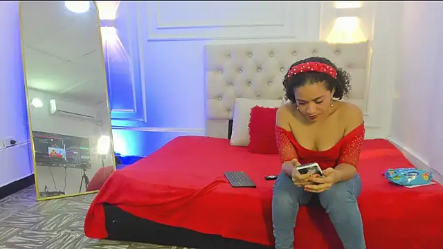 Snapshot of charlotte_dante212 chatting on 06/08/26, 02:56 charlotte dante212 online show from 06/08/26, 02:56