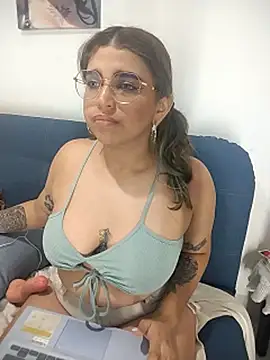 Snapshot of Lyra-Richter chatting on 09/28/25, 10:20 Lyra-Richter online show from 09/28/25, 10:20