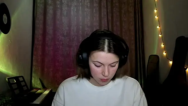 CutieAnny online show from 02/18/26, 05:20