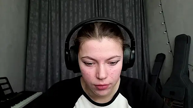 CutieAnny online show from 03/10/26, 06:18