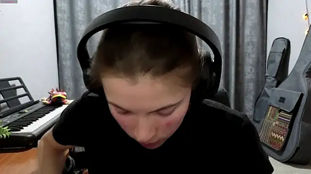 CutieAnny online show from 04/14/26, 08:15