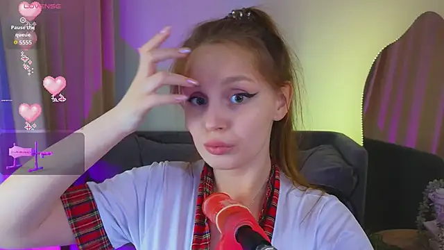 Snapshot of HoneyLace_ chatting on 04/11/26, 03:38 HoneyLace online show from 04/11/26, 03:38