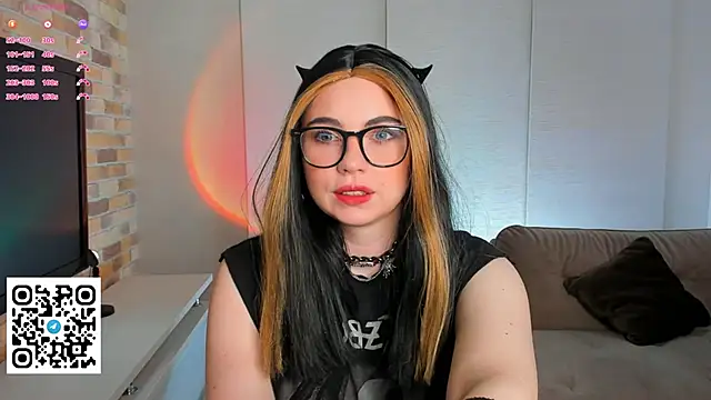 EvaBlimey online show from 09/24/25, 04:49