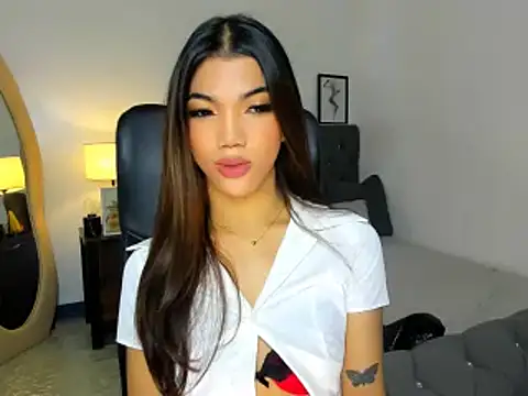 Snapshot of CassieSommereux chatting on 11/16/25, 05:51 CassieSommereux online show from 11/16/25, 05:51