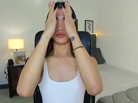 Snapshot of CassieSommereux chatting on 11/26/25, 11:50 CassieSommereux online show from 11/26/25, 11:50