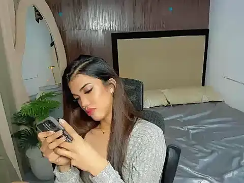 Snapshot of CassieSommereux chatting on 12/17/25, 05:35 CassieSommereux online show from 12/17/25, 05:35