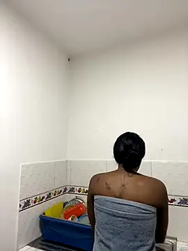 Snapshot of zaracollins01 chatting on 09/12/25, 05:24 zaracollins01 online show from 09/12/25, 05:24