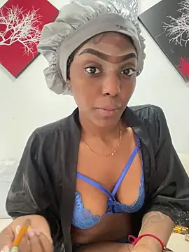 Snapshot of zaracollins01 chatting on 09/19/25, 01:45 zaracollins01 online show from 09/19/25, 01:45