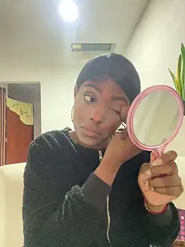 Snapshot of zaracollins01 chatting on 09/20/25, 03:13 zaracollins01 online show from 09/20/25, 03:13