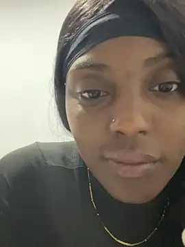 Snapshot of zaracollins01 chatting on 09/25/25, 03:32 zaracollins01 online show from 09/25/25, 03:32