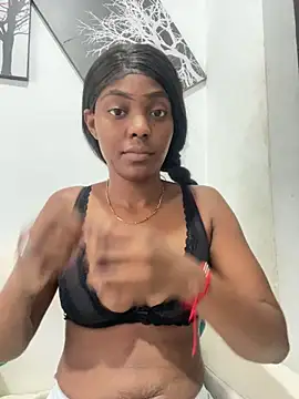 Snapshot of zaracollins01 chatting on 09/25/25, 08:23 zaracollins01 online show from 09/25/25, 08:23