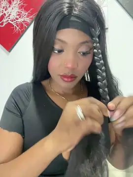 Snapshot of zaracollins01 chatting on 09/28/25, 03:45 zaracollins01 online show from 09/28/25, 03:45