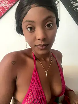 Snapshot of zaracollins01 chatting on 09/29/25, 02:00 zaracollins01 online show from 09/29/25, 02:00