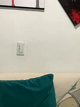 Snapshot of zaracollins01 chatting on 09/30/25, 03:55 zaracollins01 online show from 09/30/25, 03:55