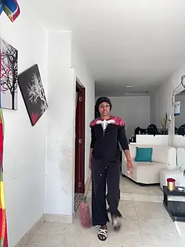 Snapshot of zaracollins01 chatting on 10/02/25, 12:12 zaracollins01 online show from 10/02/25, 12:12