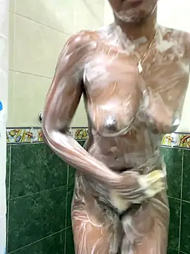 Snapshot of zaracollins01 chatting on 10/11/25, 03:21 zaracollins01 online show from 10/11/25, 03:21