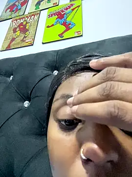 Snapshot of zaracollins01 chatting on 10/25/25, 12:34 zaracollins01 online show from 10/25/25, 12:34