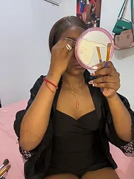 Snapshot of zaracollins01 chatting on 02/17/26, 09:32 zaracollins01 online show from 02/17/26, 09:32