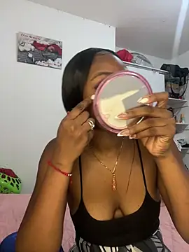 Snapshot of zaracollins01 chatting on 02/19/26, 11:01 zaracollins01 online show from 02/19/26, 11:01