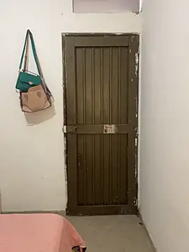 Snapshot of zaracollins01 chatting on 02/20/26, 06:19 zaracollins01 online show from 02/20/26, 06:19