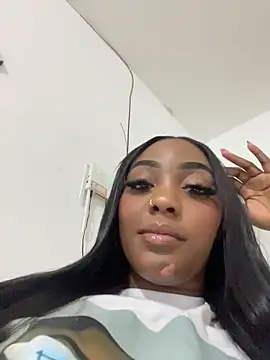 Snapshot of zaracollins01 chatting on 02/25/26, 11:47 zaracollins01 online show from 02/25/26, 11:47