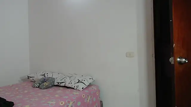 Snapshot of MichellSexxx chatting on 10/23/25, 08:18 MichellSexxx online show from 10/23/25, 08:18