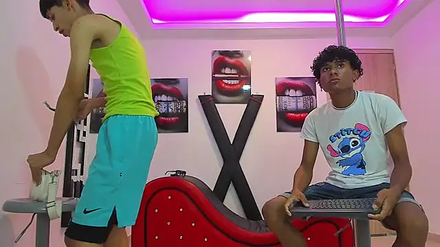 LONDON BOYS1 online show from 09/16/25, 07:20