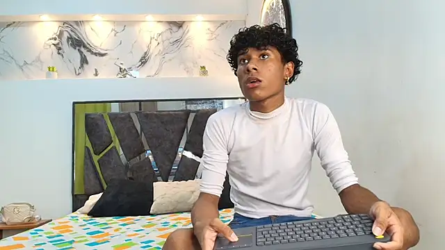 LONDON BOYS1 online show from 10/12/25, 01:26