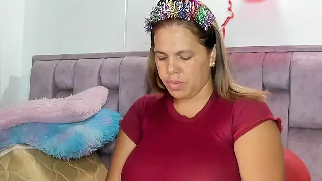 Snapshot of Alexa-Hunter chatting on 09/20/25, 02:40 Alexa-Hunter online show from 09/20/25, 02:40