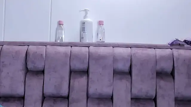 Snapshot of Alexa-Hunter chatting on 09/26/25, 01:26 Alexa-Hunter online show from 09/26/25, 01:26