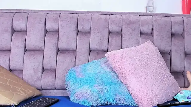 Snapshot of Alexa-Hunter chatting on 10/29/25, 07:59 Alexa-Hunter online show from 10/29/25, 07:59