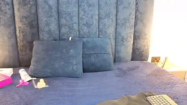 Snapshot of yunkeyc chatting on 11/10/25, 02:43 yunkeyc online show from 11/10/25, 02:43