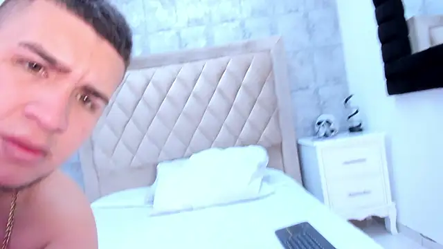 Snapshot of AresAndGabby chatting on 09/10/25, 12:27 AresAndGabby online show from 09/10/25, 12:27