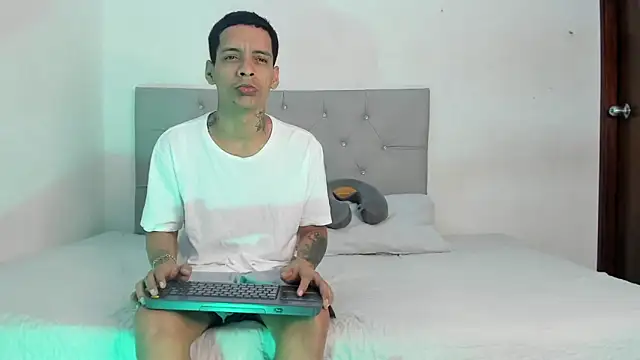 twinkDuohot online show from 12/18/25, 04:18