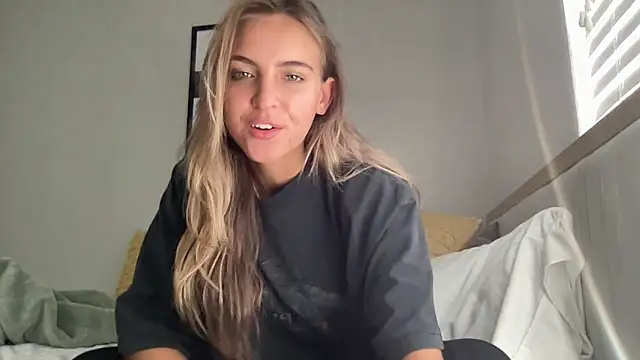 Snapshot of ShaniRea chatting on 09/25/25, 08:12 ShaniRea online show from 09/25/25, 08:12